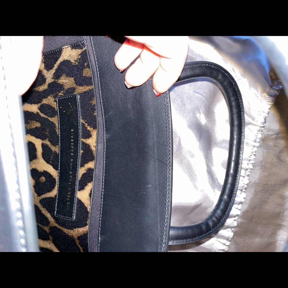 Gorgeous NWT Giuseppe Zanotti Large Ran Buckle Bag - Picture 6 of 8
